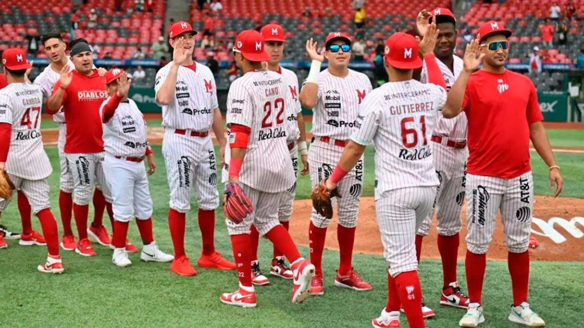 Diablos Rojos ante pericos de puebla en el estadio alfredo harp